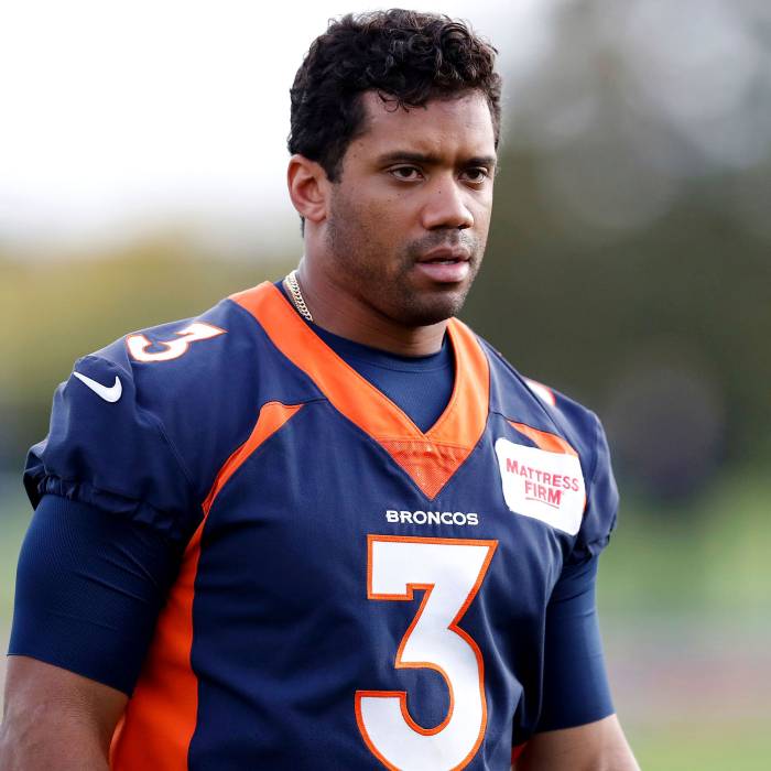 Russell Wilson Does 4-Hour Mid-Flight Workout: Twitter Reacts