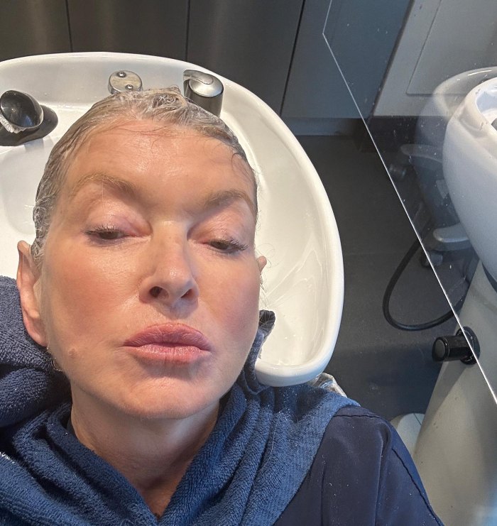 Martha Stewart Posts Pouty Selfie While at the Hair Salon