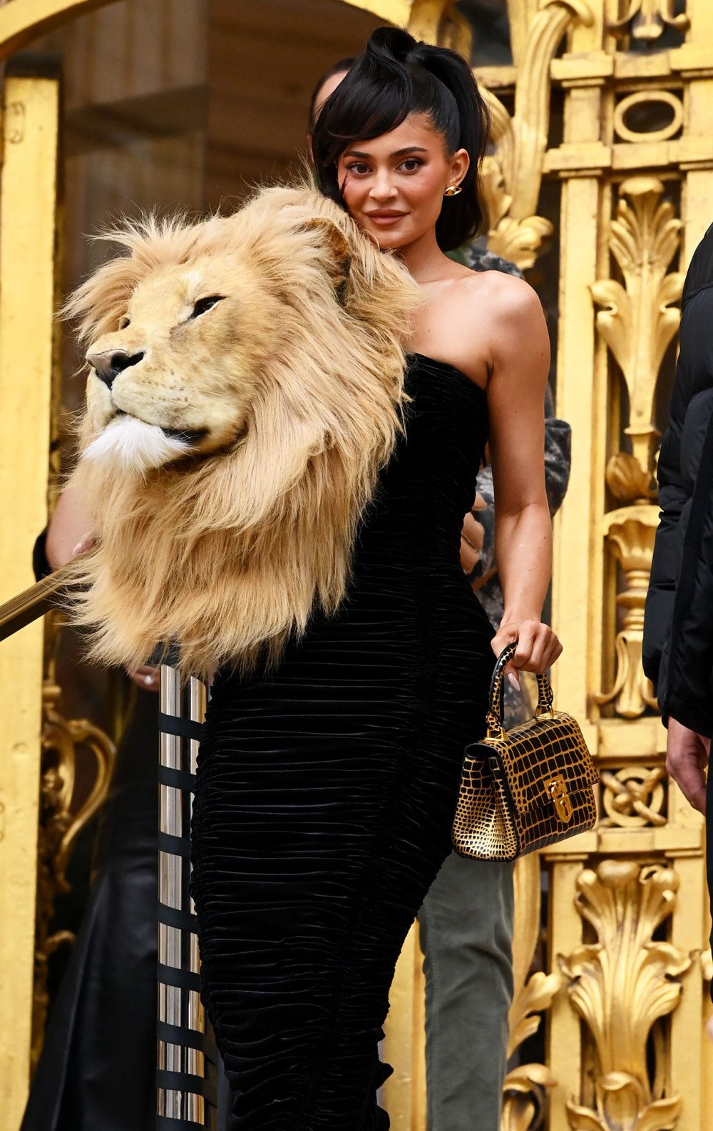 rina Shayk Defends Schiaparelli Lion Dress After Kylie Jenner Gets Backlash small black and gold purse