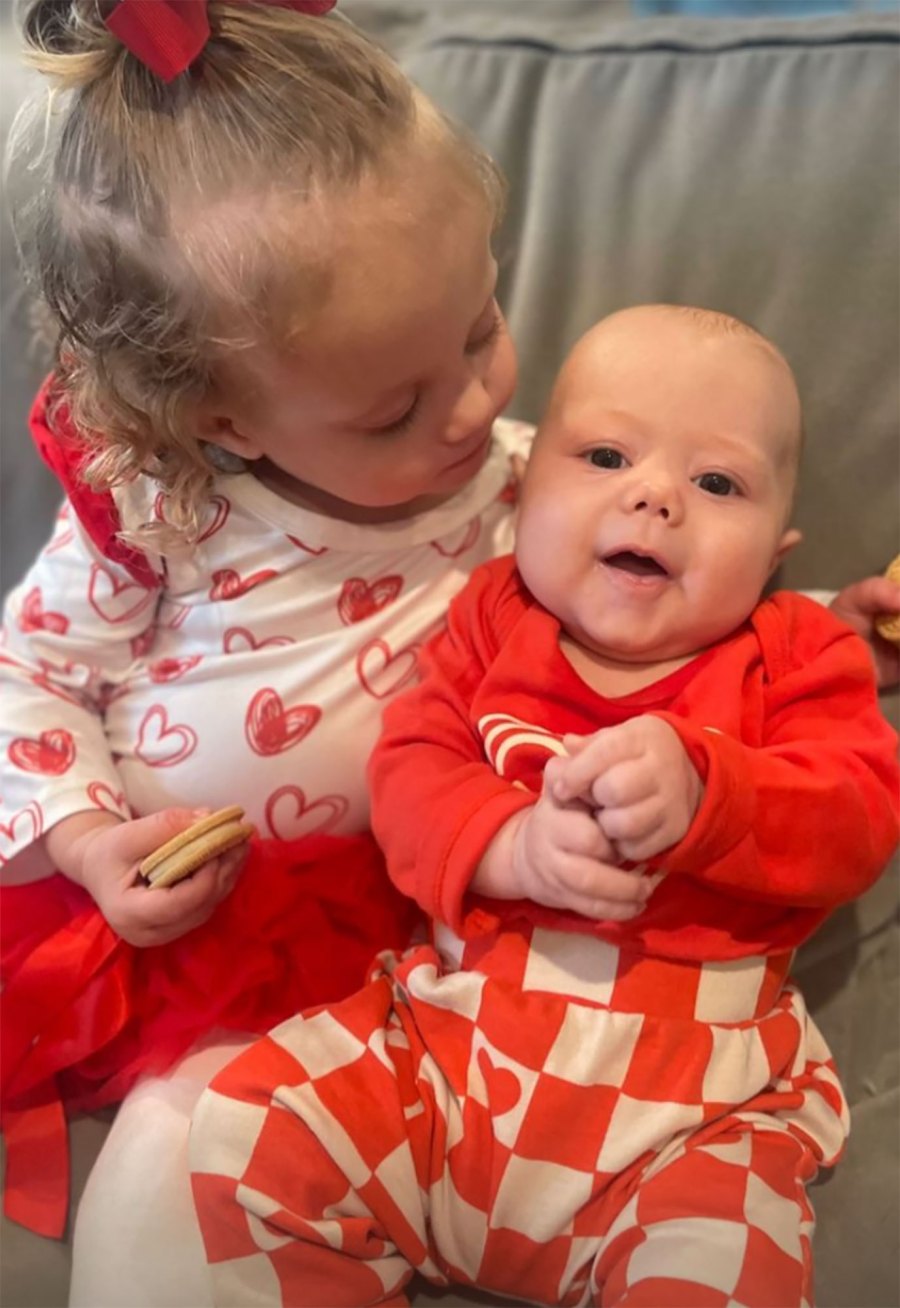 Patrick Mahomes and Brittany Matthews’ Daughter Sterling Cuddles Baby Brother Bronze After Her 1st Birthday Bash: Photos hearts shirt