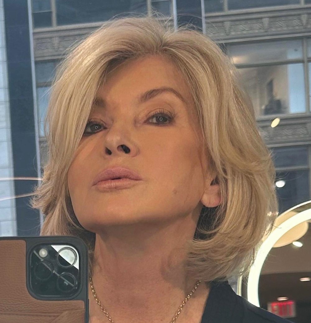 Martha Stewart Shows Off Bob With Sultry Selfy - 809
