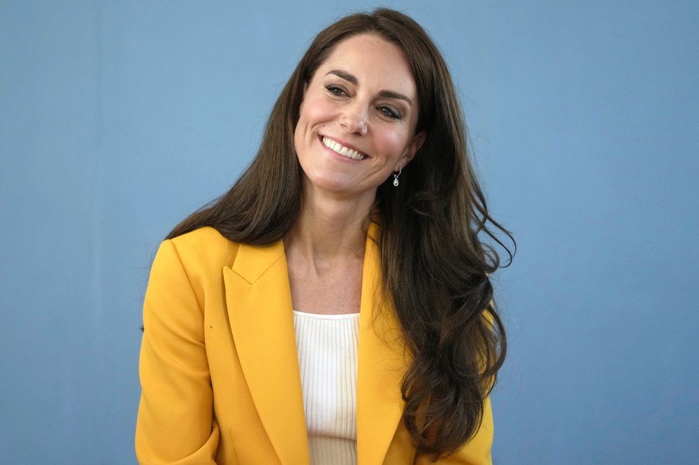 Kate Middleton in Yellow Blazer, Catherine, Princess of Wales