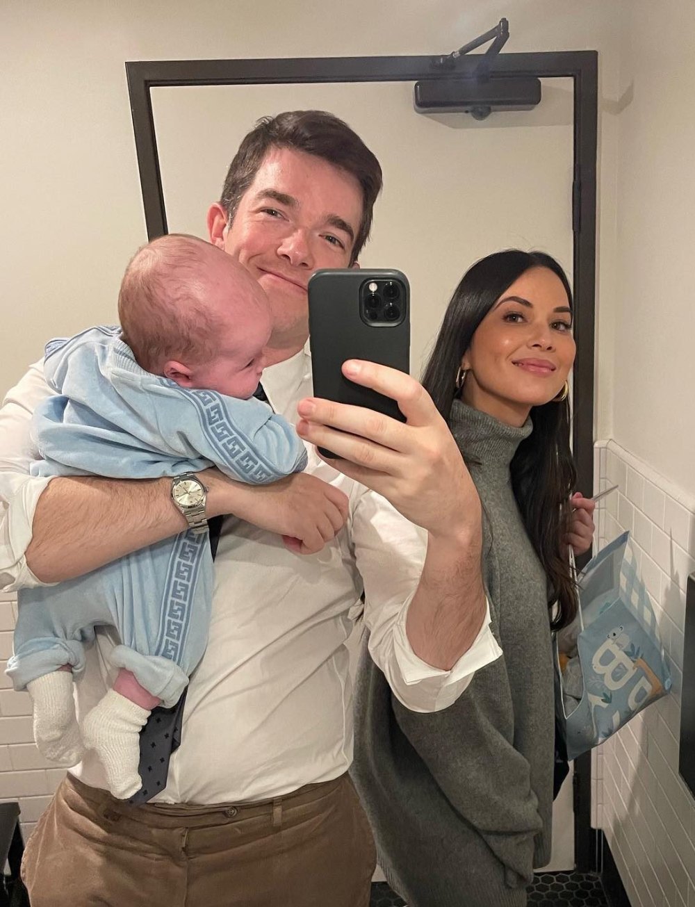 Citas raras del comediante John Mulaney sobre la paternidad a su hijo Malcolm con Olivia Munn