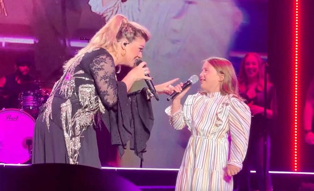 Kelly Clarkson's Kids River and Remy Join Her Onstage: 'Nothing Will Ever Be as Cool and Amazing'