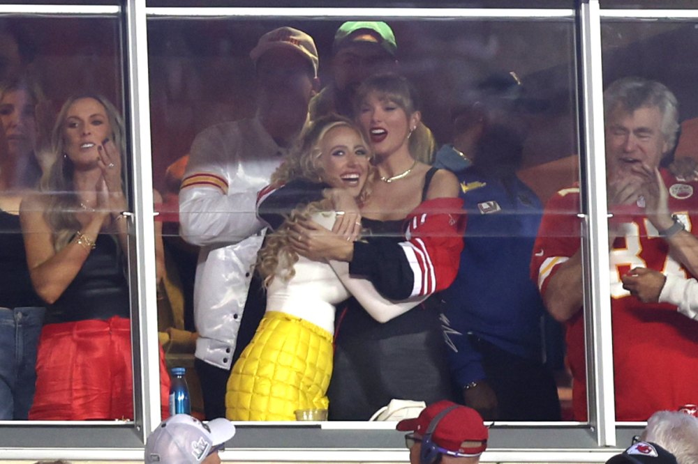 Denver Broncos v Kansas City Chiefs, Taylor Swift and Brittany Mahomes hug