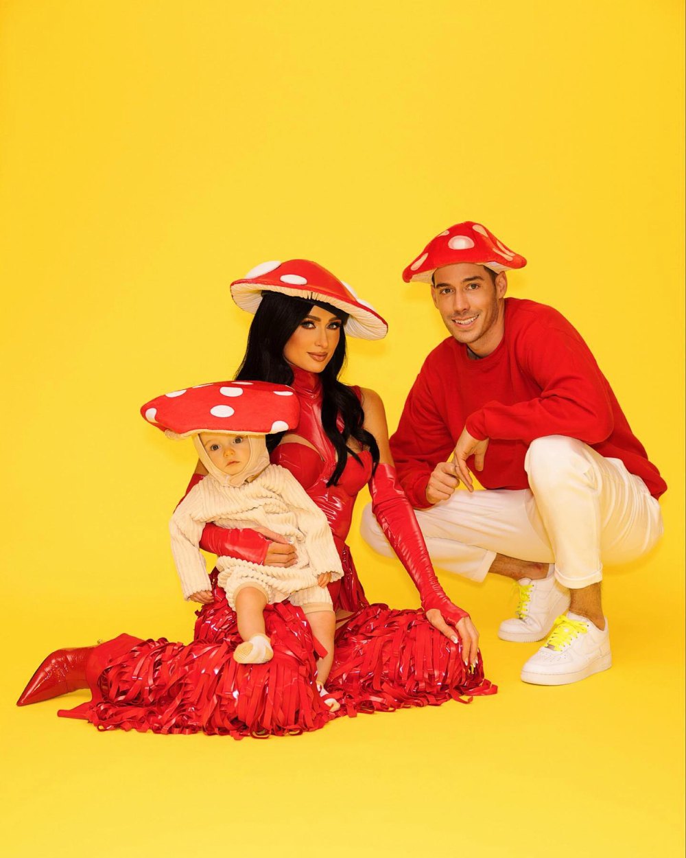 Paris Hilton Has a Ton of Fungi With Family in Katy Perry-Inspired Halloween Outfits 630