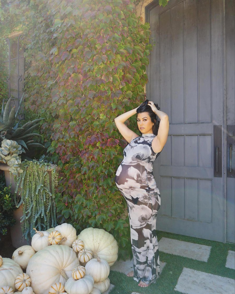 Pregnant Kourtney Kardashian s Baby Bump Album Before Welcoming 4th Child 466