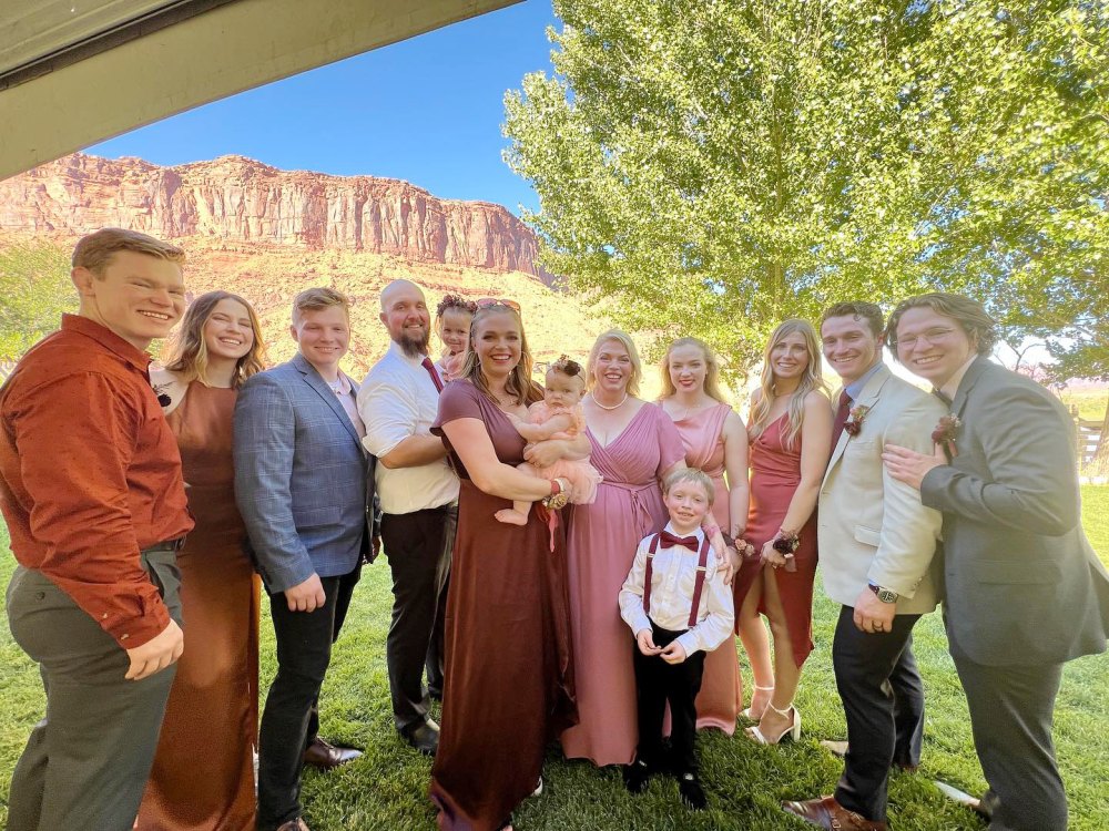 Sister Wives Janelle Brown Is a Happy Mama in New Photo With 6 Kids at Christine Browns Wedding