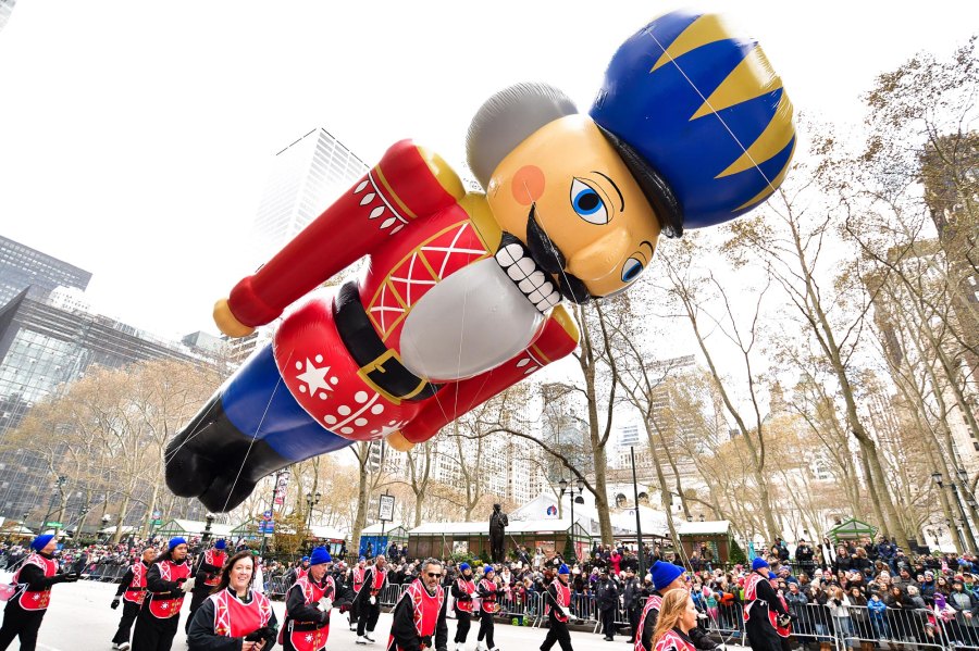Biggest Macy s Thanksgiving Day Parade Mishaps From Runaway Balloons to Audience Injuries 324