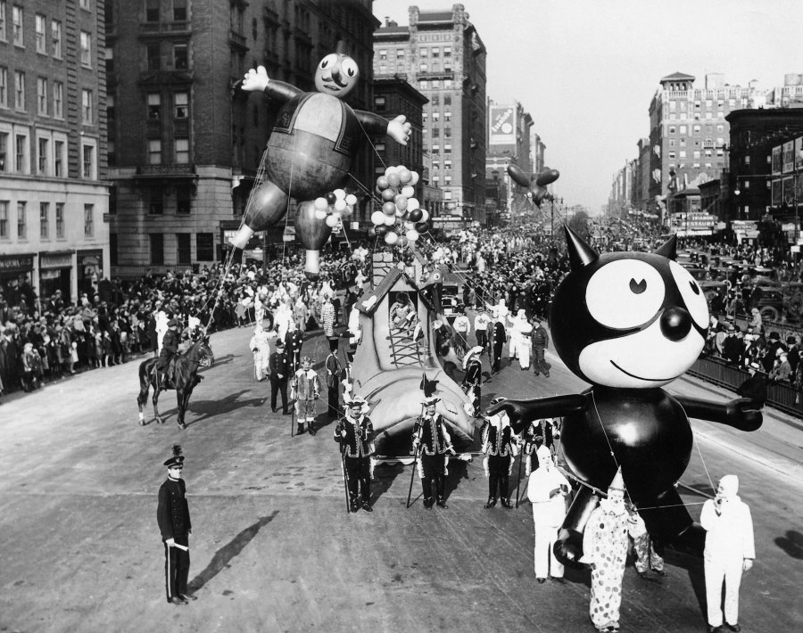 Biggest Macy s Thanksgiving Day Parade Mishaps From Runaway Balloons to Audience Injuries 338