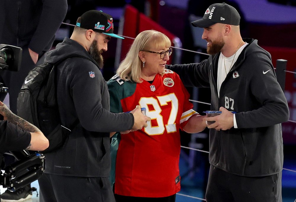 Travis and Jason Kelce s Mom Donna Kelce Says Her Craziest Fan Encounter Includes a Bathroom Selfie 099
