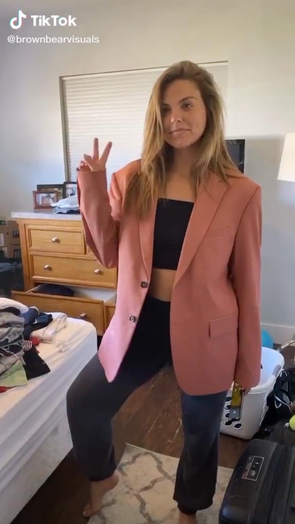 The Bachelor and The Bachelorette Alums Can t Stop Wearing Salmon Suits A Look Back 169
