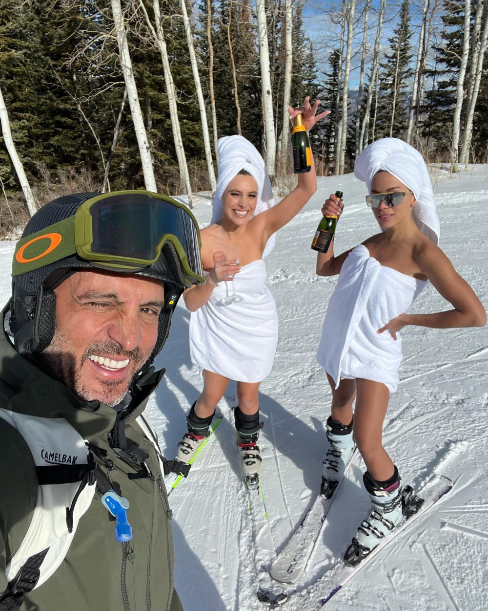 Mauricio Umansky Goes Skiing With Lele Pons and Anitta While Kyle Richards Enjoys Mexico