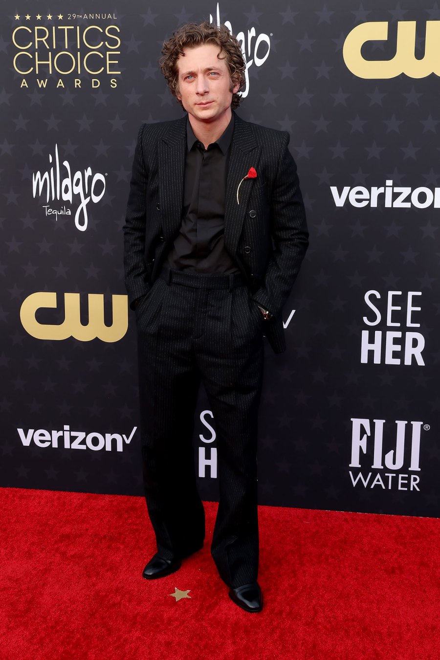 Jeremy Allen White Red Carpet Arrival 2024 Critics Choice Awards
