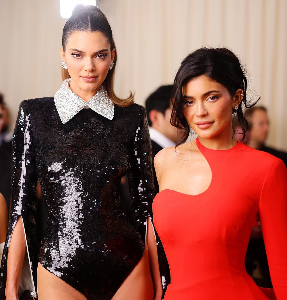 Kendall and Kylie Jenner Hilariously Compare Their Lives 214
