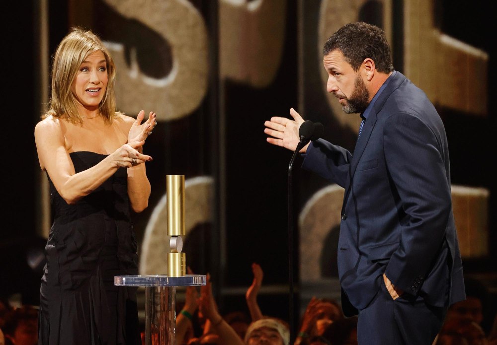 Jennifer Aniston Presents Adam Sandler With the People s Icon Award at the 2024 People s Choice Awards 588 590