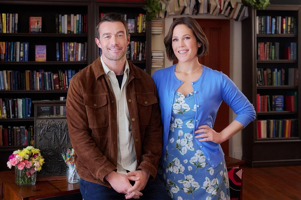 Erin Krakow Hopes Her New Movie Blind Date Book Club With Robert Buckley Gives Off a You ve Got Mail Energy 306