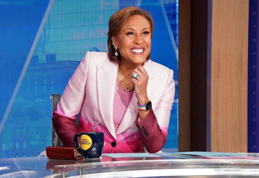 Robin Roberts Returns to ‘GMA’ With Broken Wrist After Hiatus: 'Little Tumble on the Tennis Court'