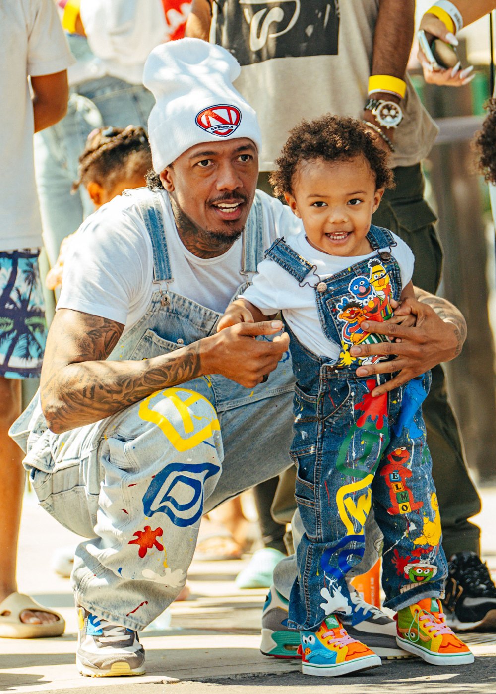 Nick Cannon and Abby De La Rosa’s Son Using Tablet to Communicate After Autism Diagnosis