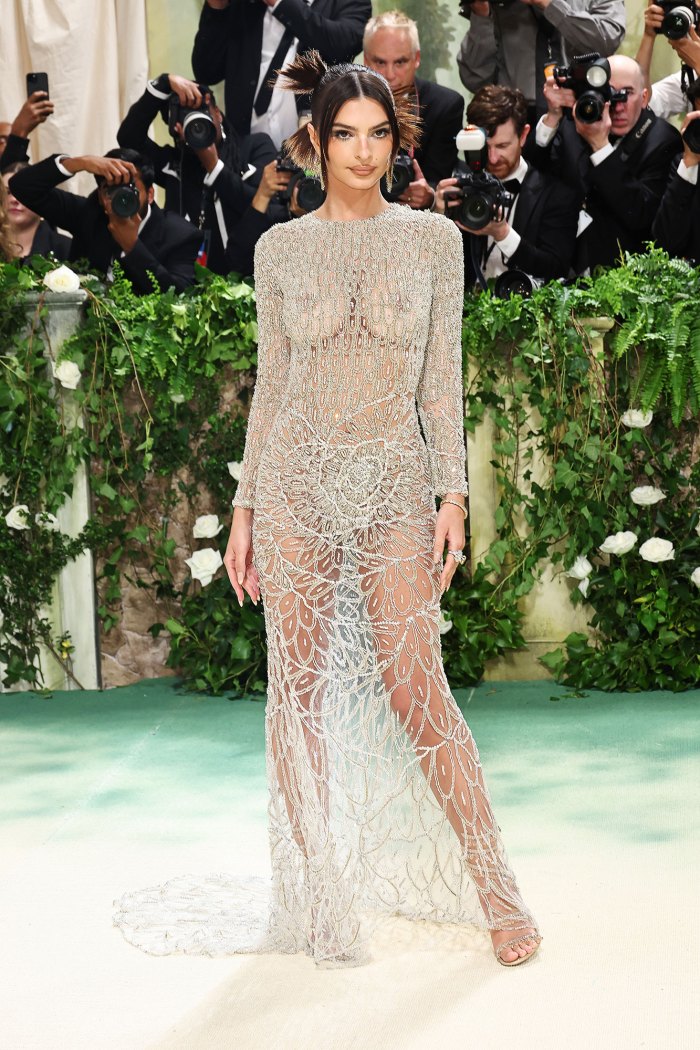 Emily Ratajkowski Bares Even More Skin At 2024 Met Gala Afterparty Us Weekly 