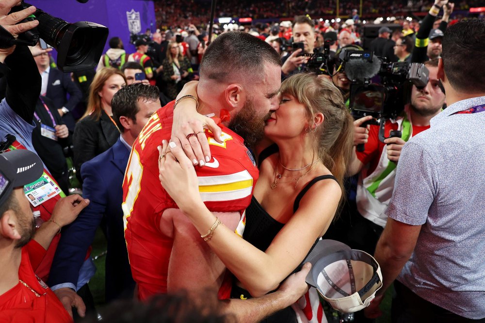 Jana Kramer Says Travis Kelce Reaction to Attention Amid Taylor Swift Romance Is Cheesy 2