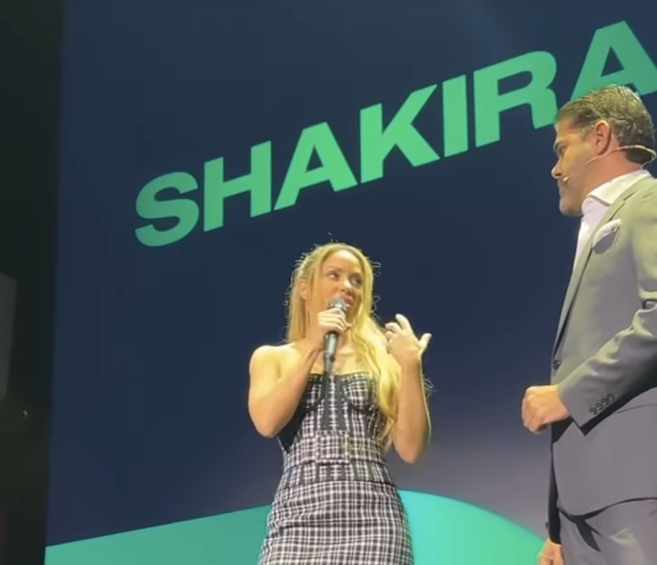 Shakira en el Upfront de TelevisaUnivision