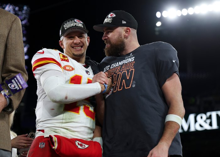 Jimmy Kimmel Jokes Travis Kelce Is Taylor Swift's 'Broke Boyfriend ...