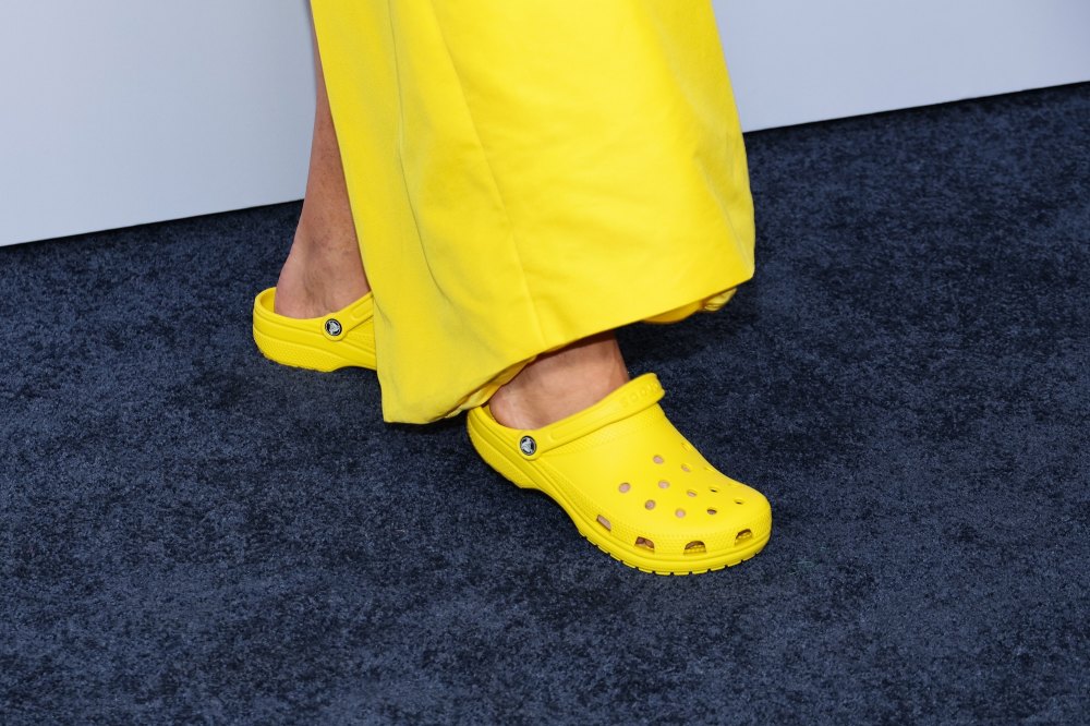 Brooke Shields lleva Crocs en los Tony 3