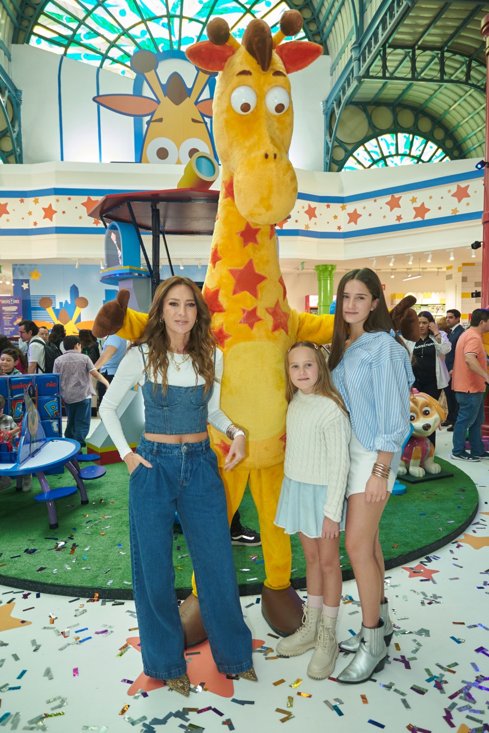 Geraldine Bazán y sus hijas Elissa Marie y Alexa Miranda