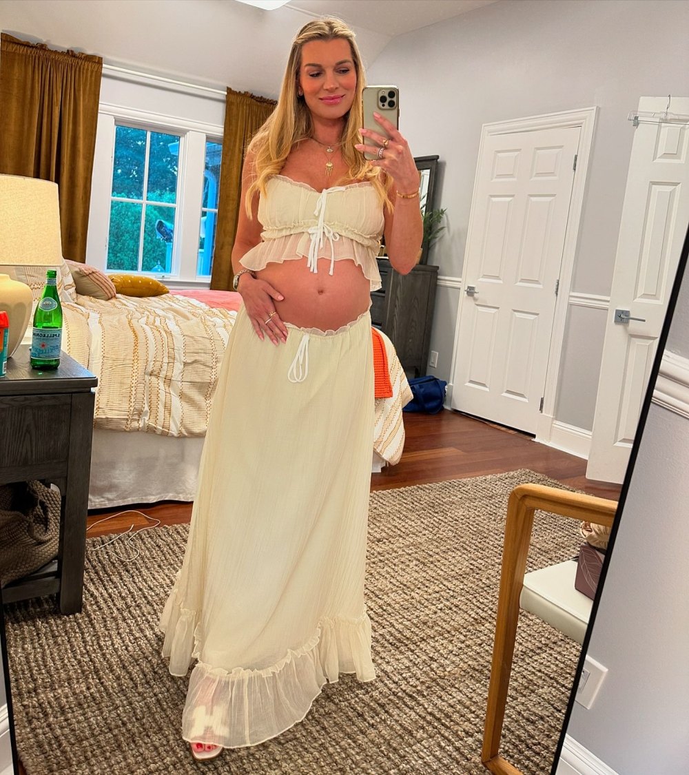 Lindsay Hubbard s Baby Bump Album