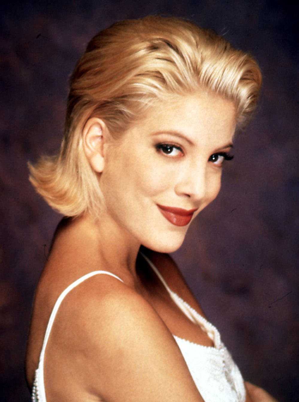 Tori Spelling Recalls Her Landing Strip Turning Purple After Bleaching It