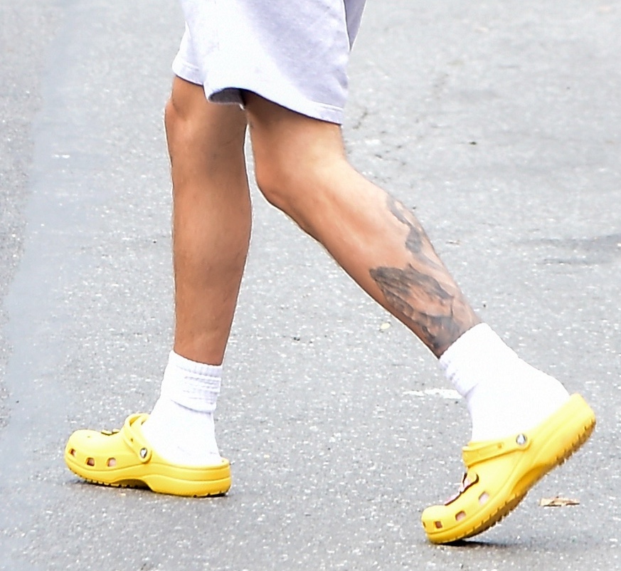 Gen Z Crew Socks vs Millennial No-Show Socks: Taylor Swift, Justin Bieber and J-Lo Are Divided!