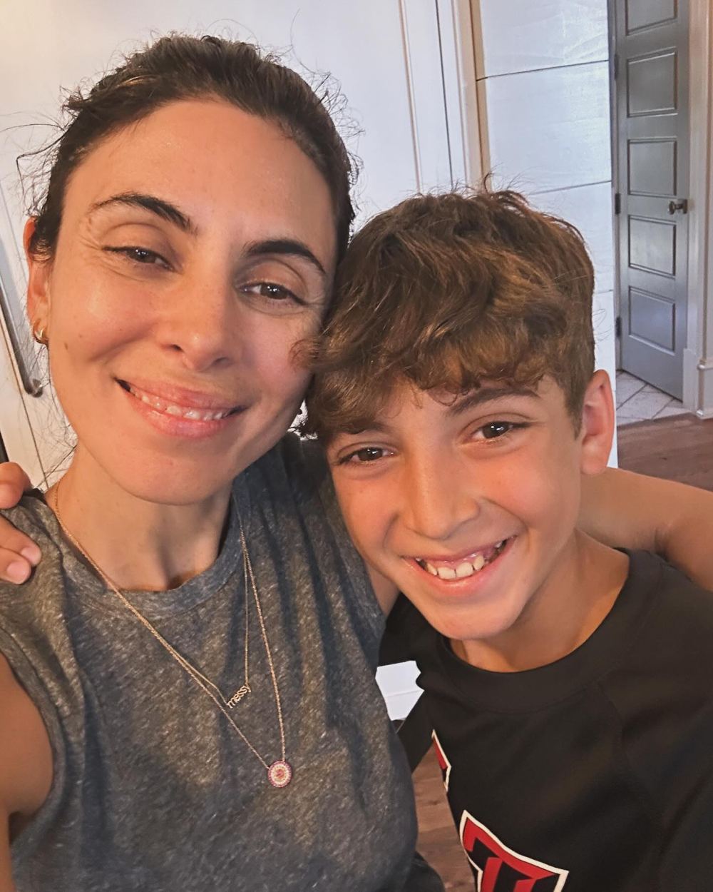 El hijo de 10 años de Jamie-Lynn Sigler, Beau, sale del hospital después de 33 días