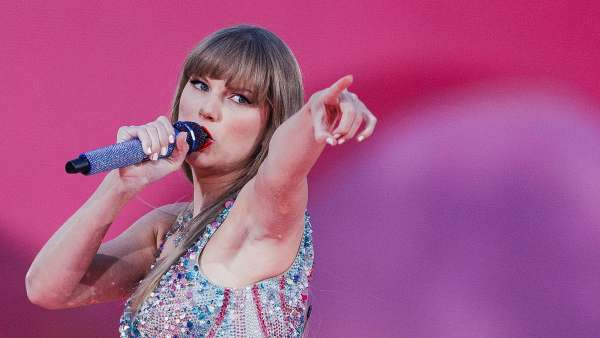Barstool s Dave Portnoy Has a Long History as a Taylor Swift Fan From Eras Tour Jacket to Letter 950