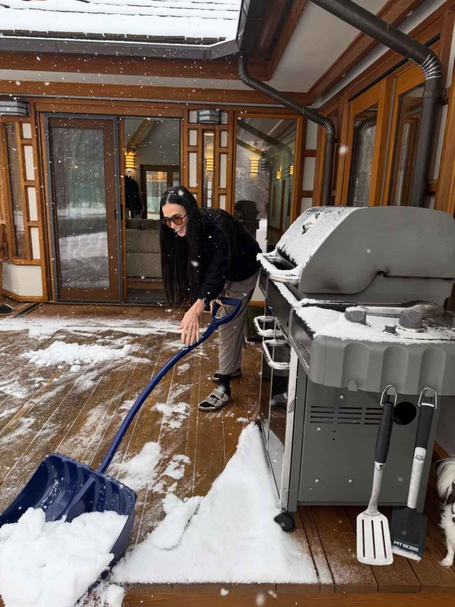 Stars They re Just Like Us Demi Moore