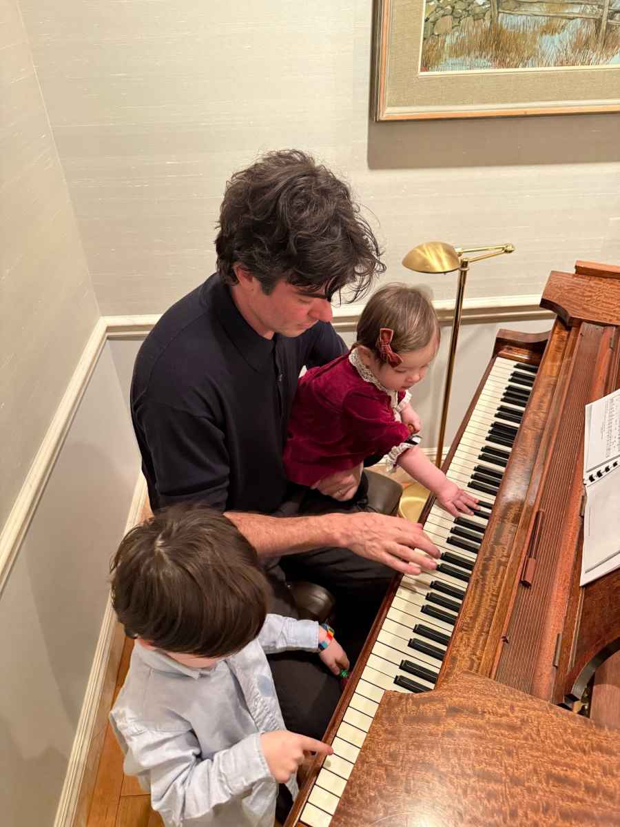 Stars They re Just Like Us Olivia Munn