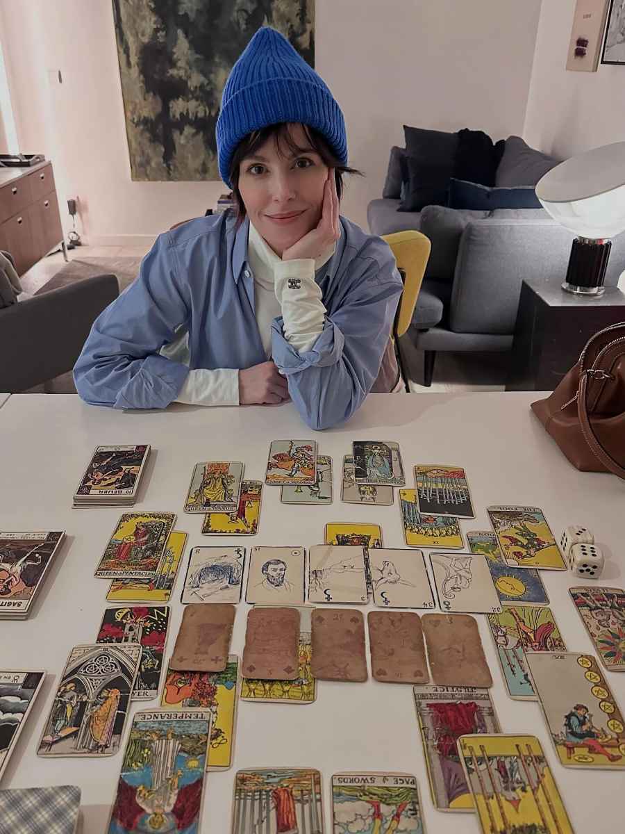 Emily Hampshire They Get Tarot Readings Just Like Us