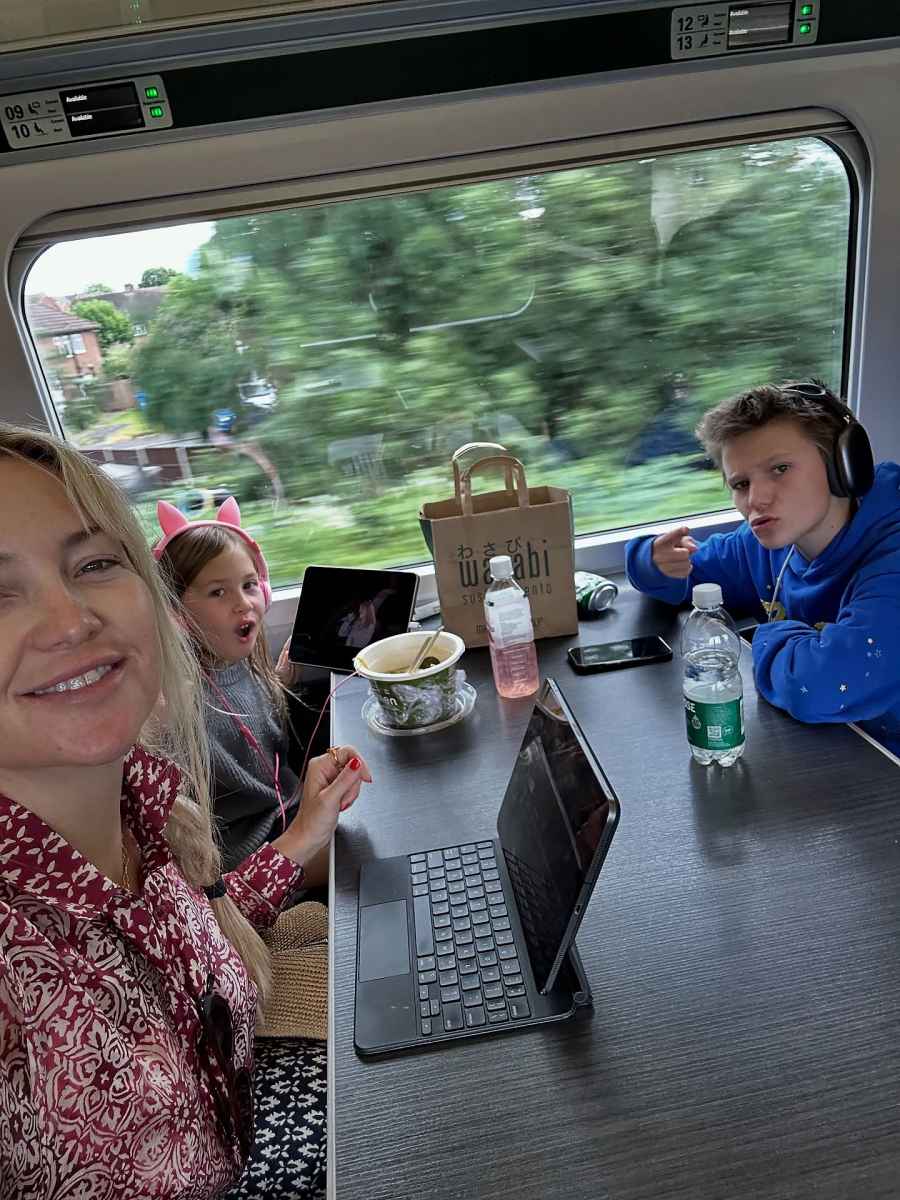 Kate Hudson They Get Work Done in the Cafe Car Just Like Us