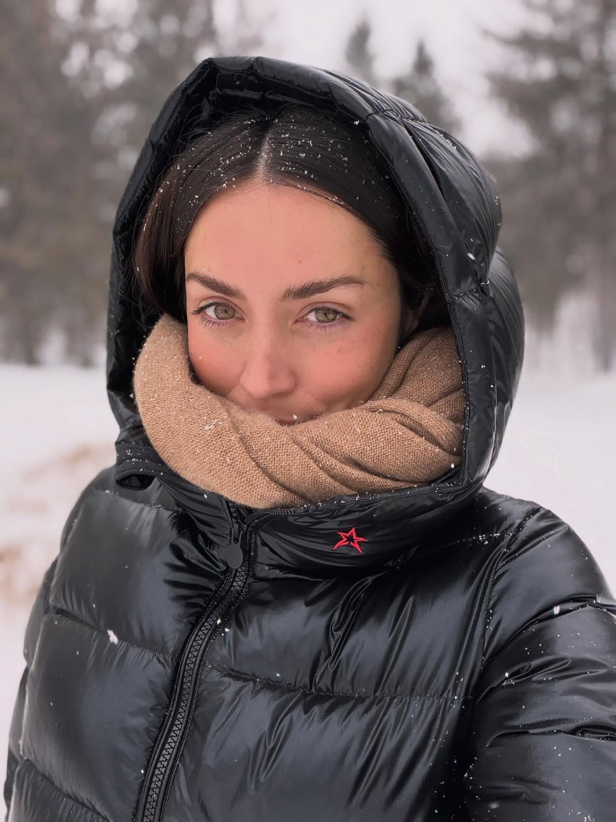 Ana de Armas They Bundle Up in the Snow Just Like Us