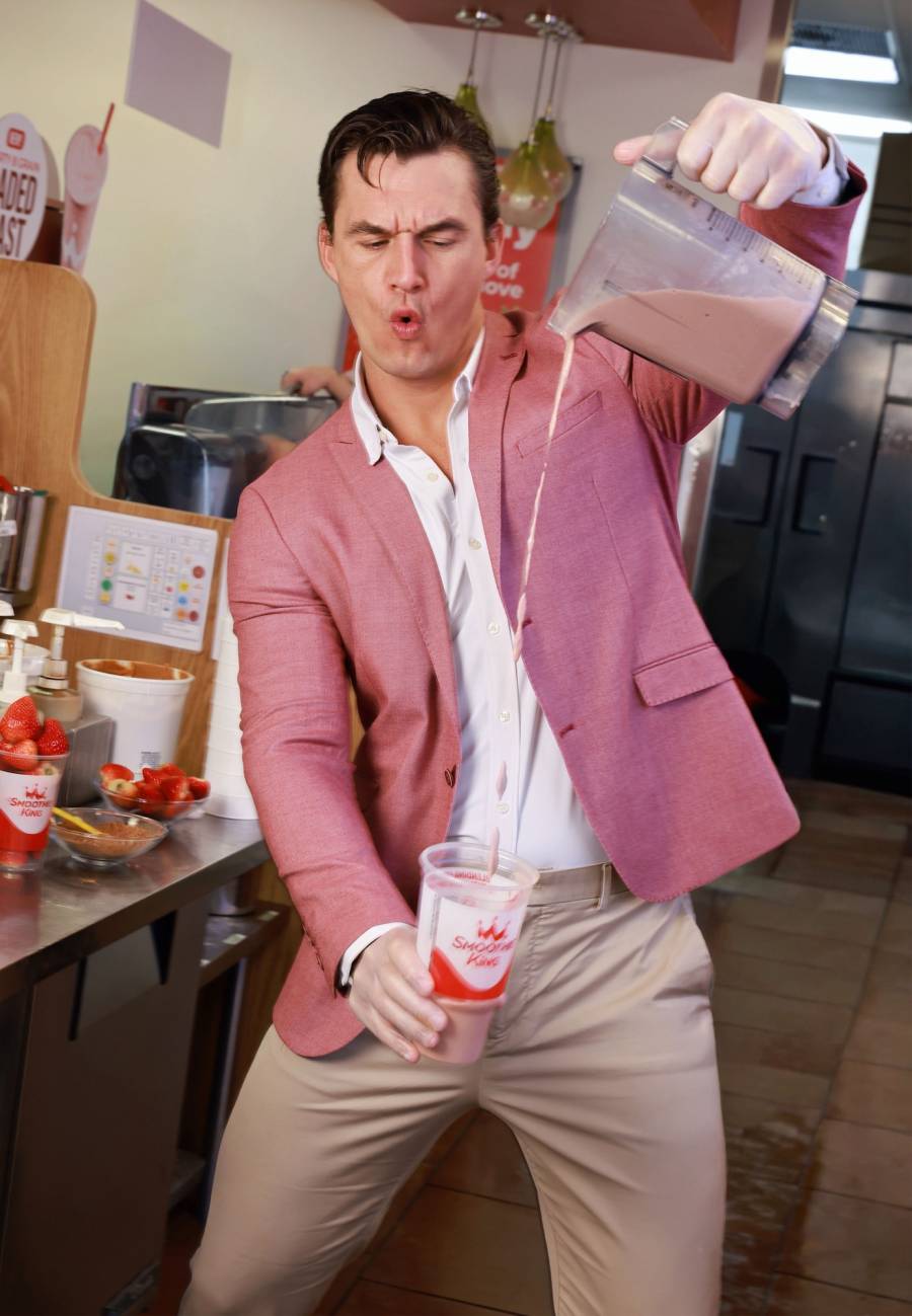 Tyler Cameron Smoothie King Hot Pics.jpg