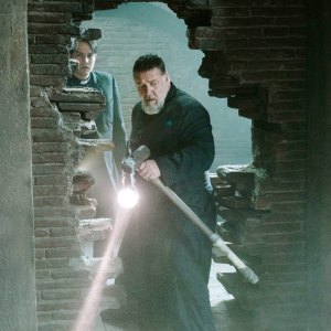 Daniel Zovatto and Russell Crowe in The Pope's Exorcist
