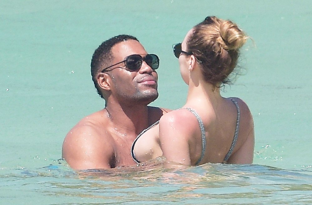 Michael Strahan Shows Pda With Girlfriend Kayla Quick On Vacation 