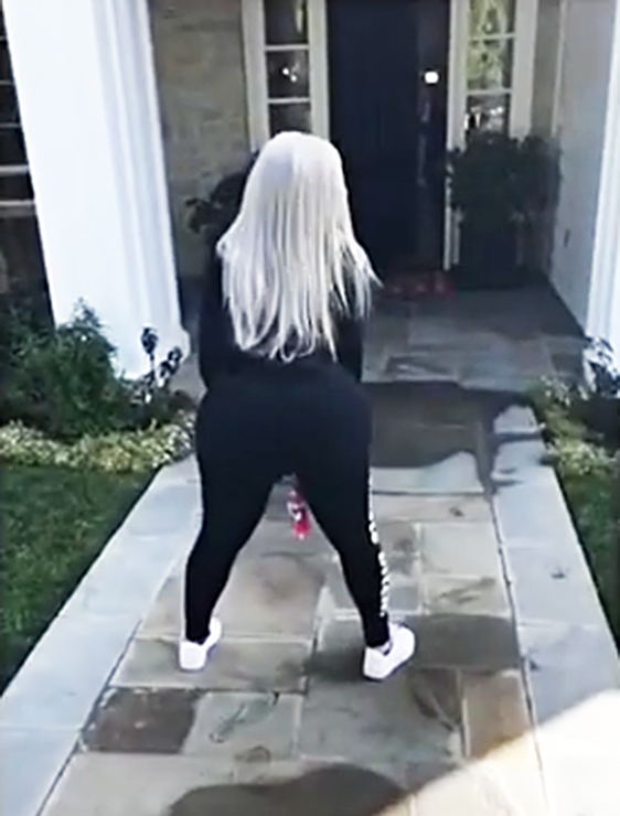 Blac Chyna twerking