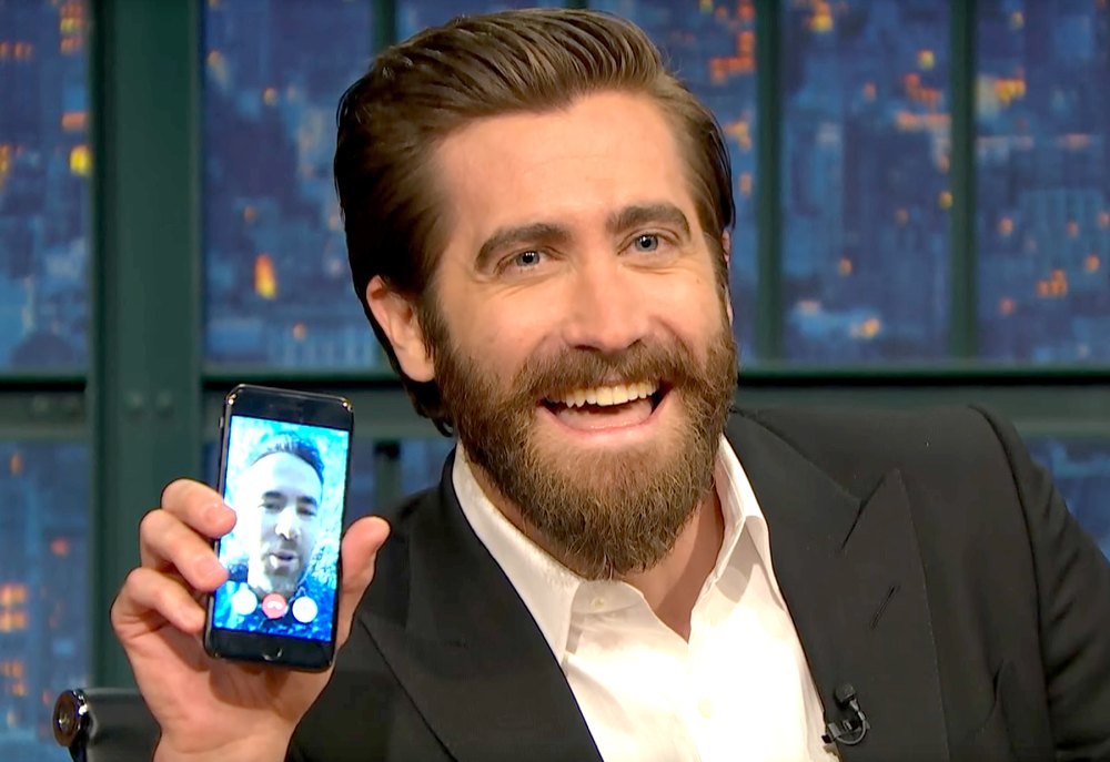 Jake Gylenhaal facetiming Ryan Reynolds