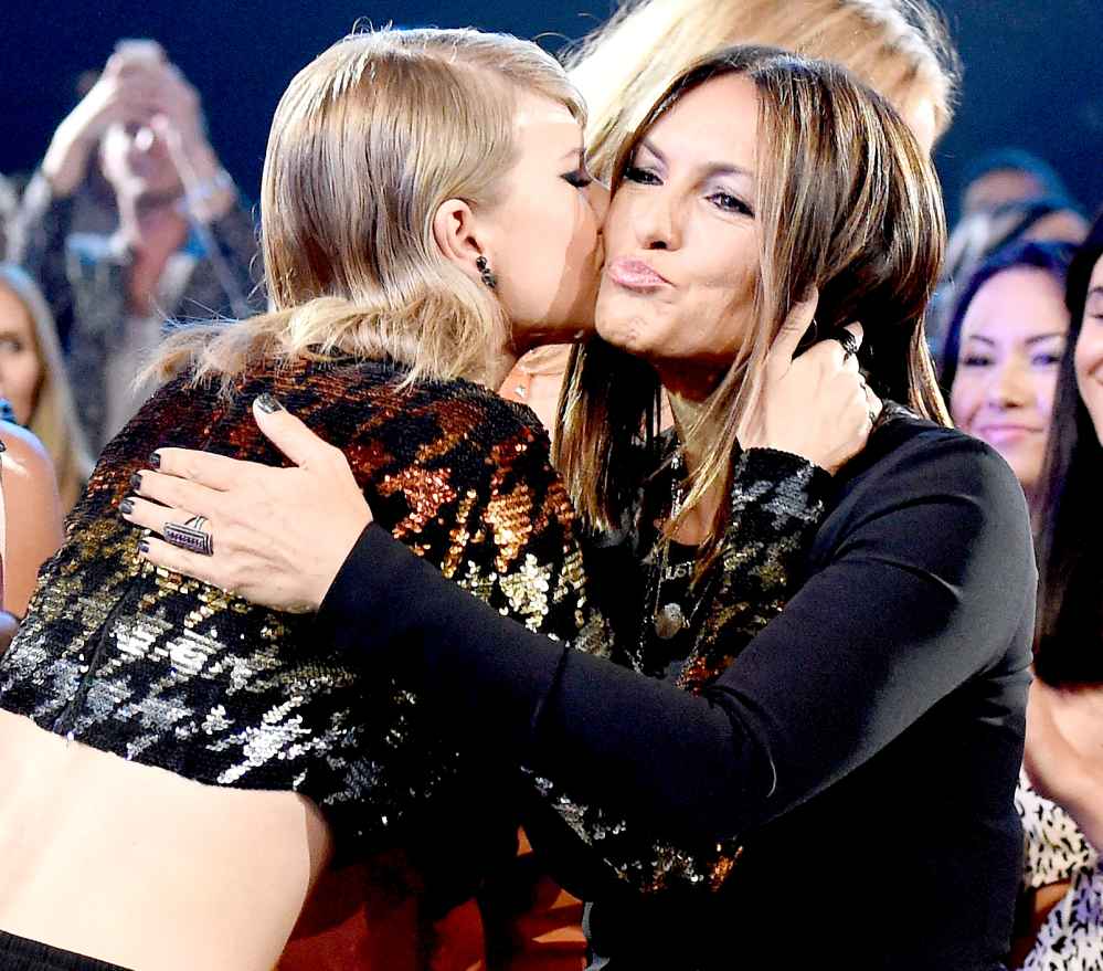 Taylor Swift and Mariska Hargitay attend the 2015 MTV Video Music Awards at Microsoft Theater in Los Angeles on August 30, 2015.